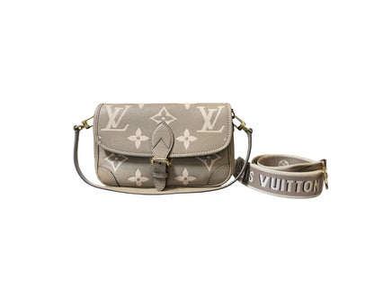 Louis Vuitton Grey/Cream Crossbody/Shoulder MM Handbag