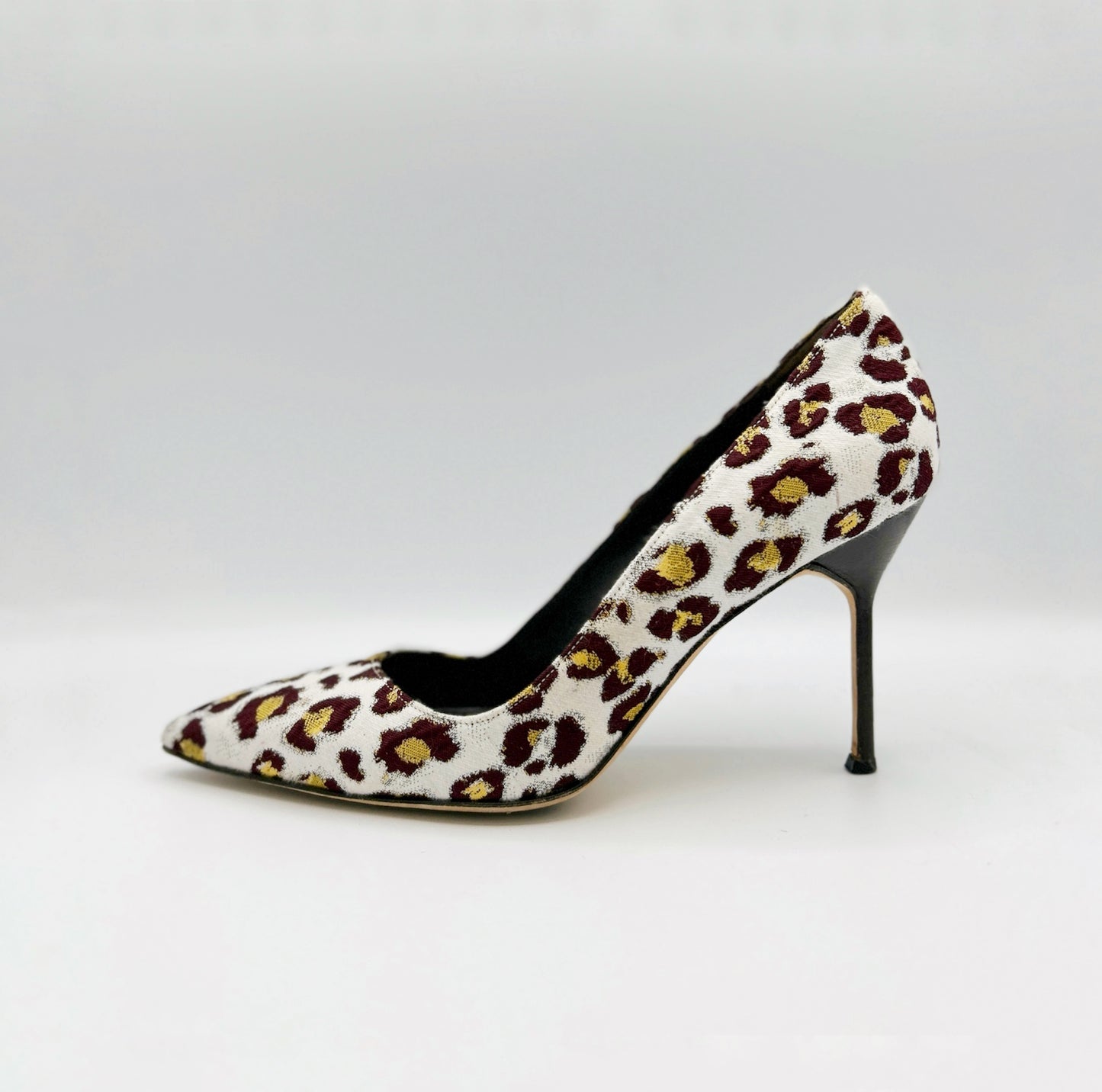 Manolo Blahnik Leopard Print Stitched Canvas Closed Toe Pumps Size 39