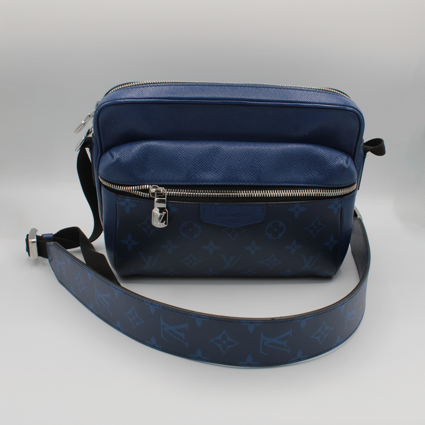 Louis Vuitton Outdoor Taiga Blue Messenger Bag