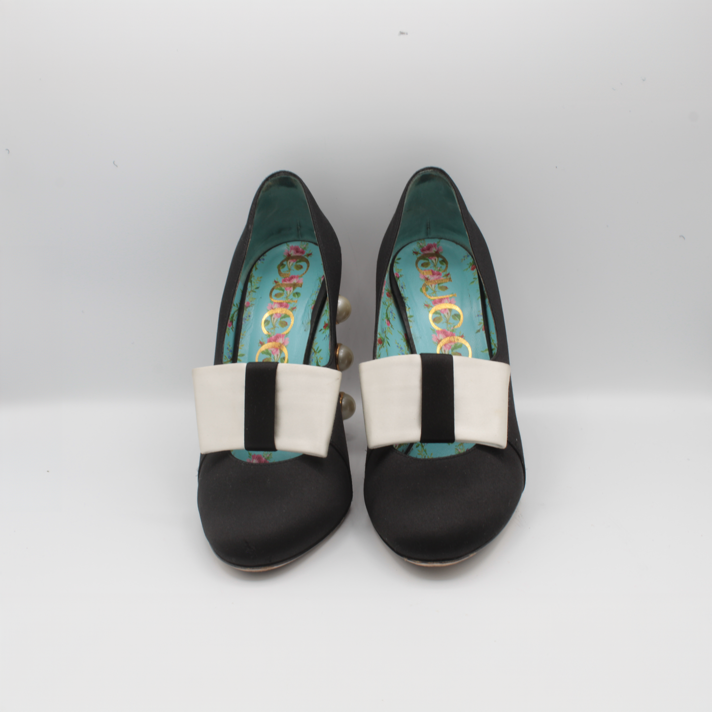 Gucci Silk Satin Pearl Studded Luna Bow Pumps Size 40